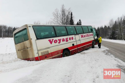 В Добрянском округе автобус улетел в кювет