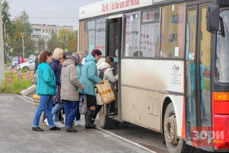 Школьников без масок не пустили в автобус