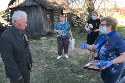 Подарки в честь Победы сельским ветеранам