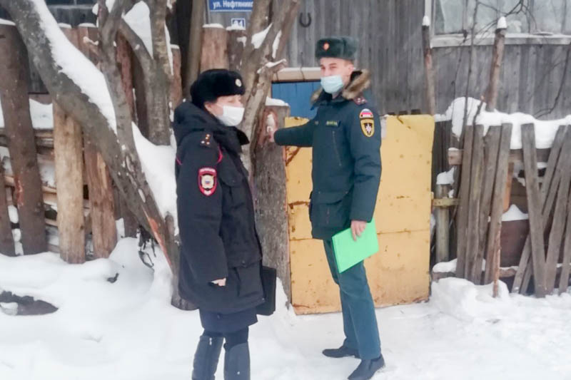 Спасают от родителей. Полуторагодовалых двойняшек забрали у пьяной матери