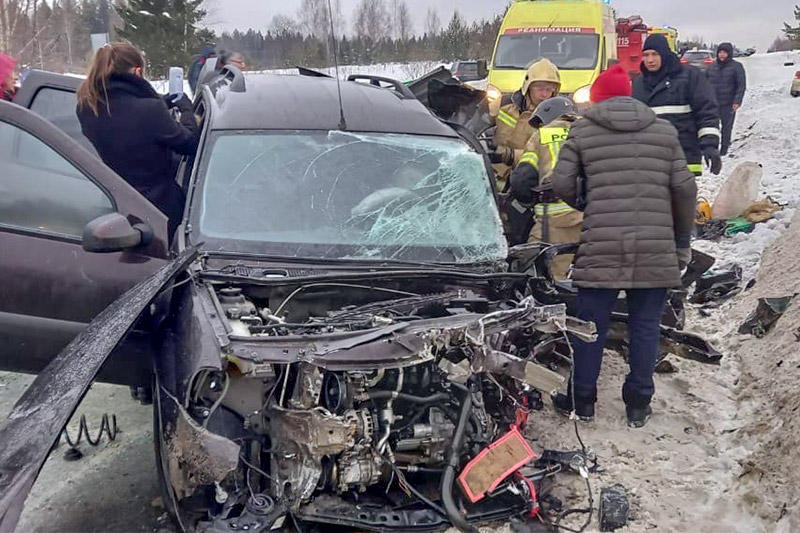 В автоаварии пострадали три человека