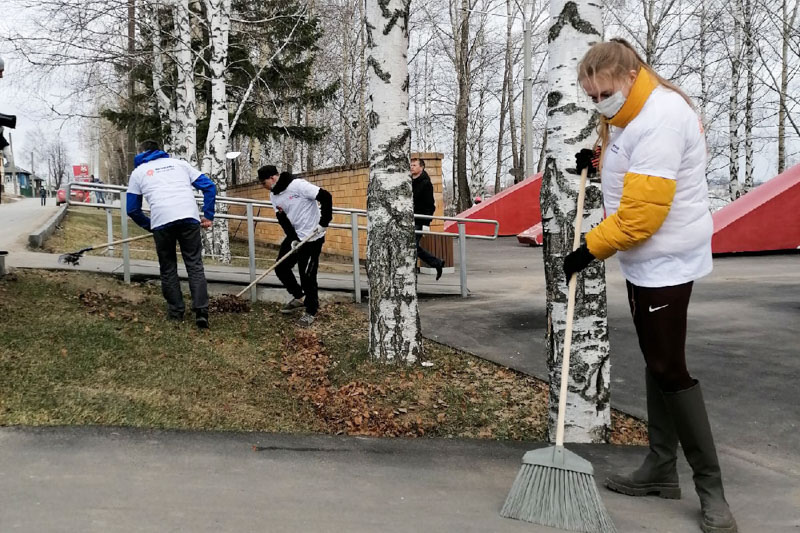 Жители Добрянского округа вышли на уборку своих населённых пунктов