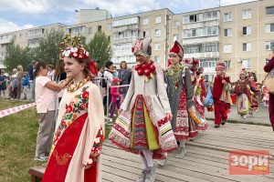 В Добрянке прошёл кукольный уличный фестиваль