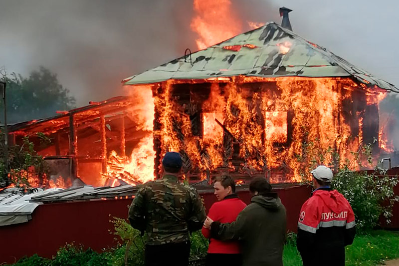 В Добрянском округе сгорел дом