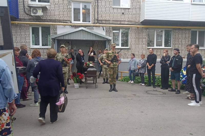 В Добрянском округе простились с молодым полазненцем, погибшим в спецоперации