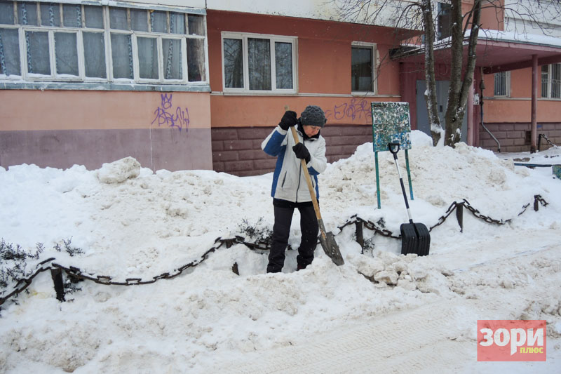 Завалили тротуар