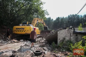 В Добрянке расчищают территорию старых автокооперативов