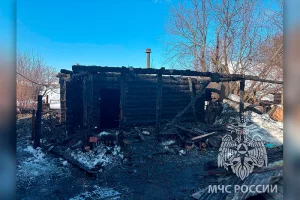 Сгорели бани и автомобиль