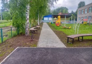Обновление у сельской школы