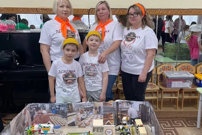 Дети строят заводы