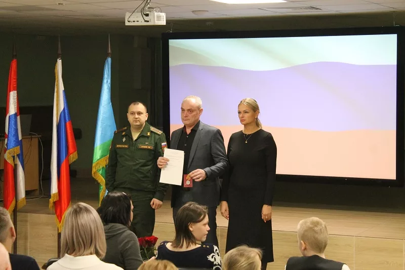 Передали награды семьям героев