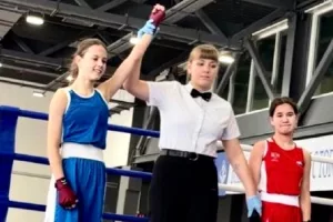 Отправила соперницу в нокдаун