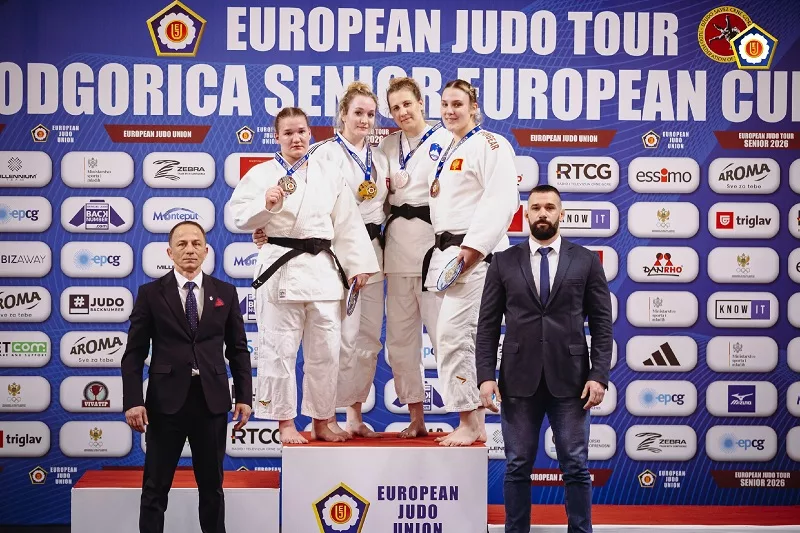 Боролись девчонки