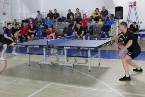 Сразились в теннис