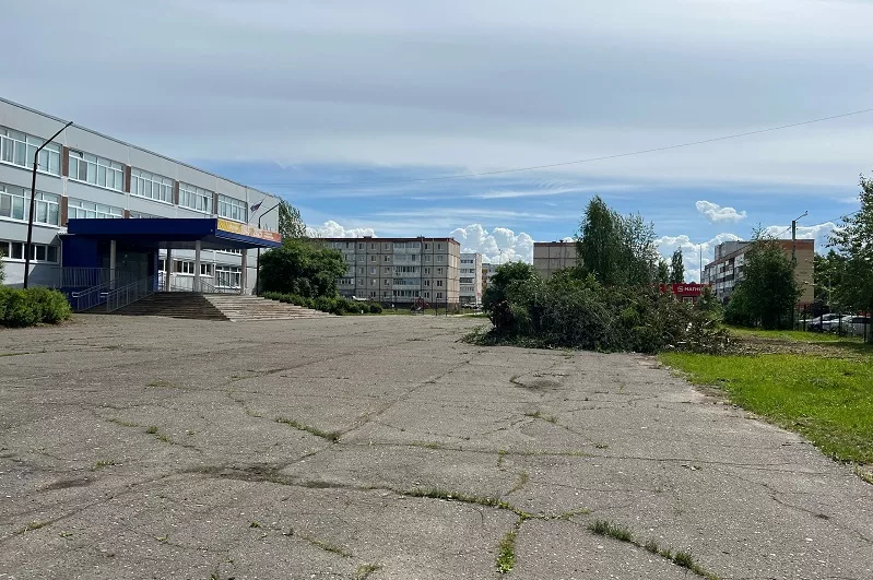 Начались работы по благоустройству пришкольной территории