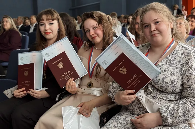 Выпустились молодые специалисты