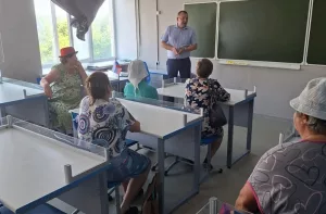 В Сенькино обследуют здание, где обрушился потолок