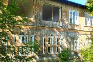 Многодетную семью обещают переселить к концу августа