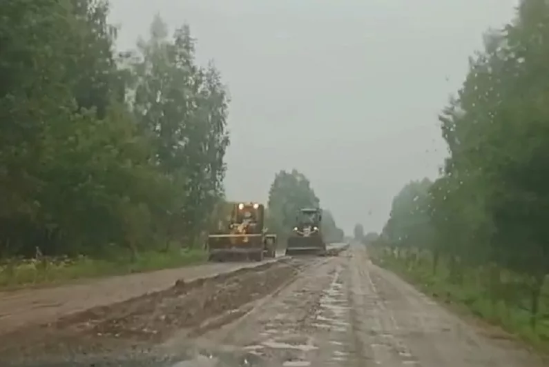 По дороге на Нижний Лух прошлись грейдеры