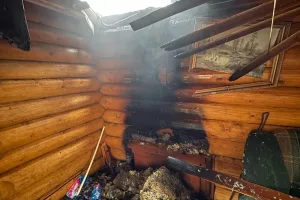 В огне баня, дом, бытовой вагончик
