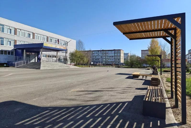 Преобразилась пришкольная территория